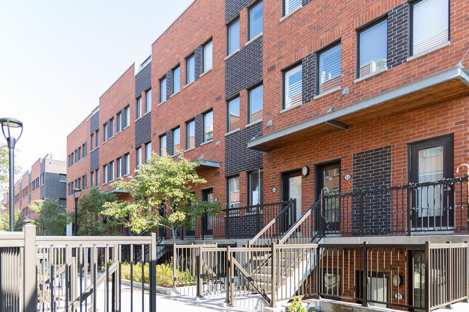 Beautiful Townhouse Near Yorkdale Mall, Wilson Subway