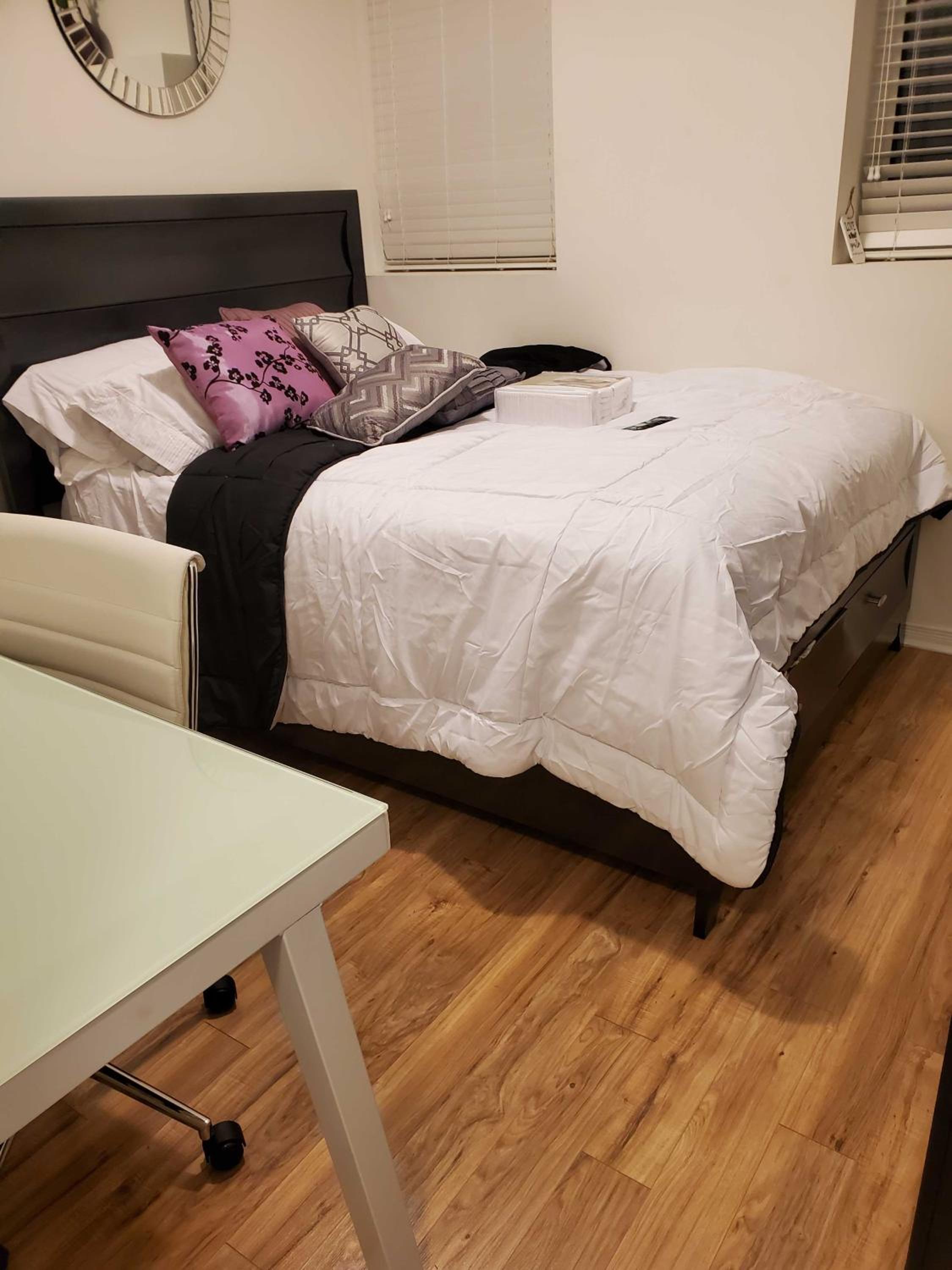 Beautiful Townhouse Near Yorkdale Mall, Wilson Subway