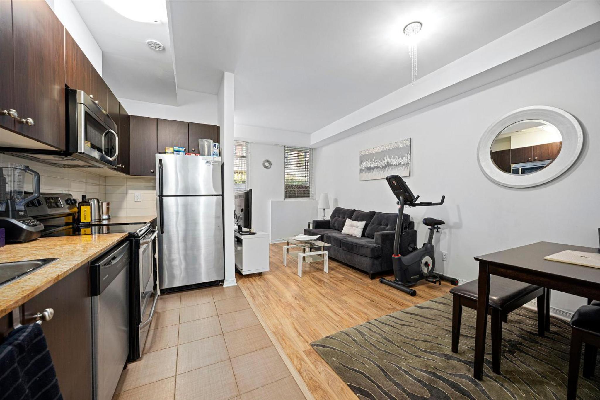 Beautiful Townhouse Near Yorkdale Mall, Wilson Subway