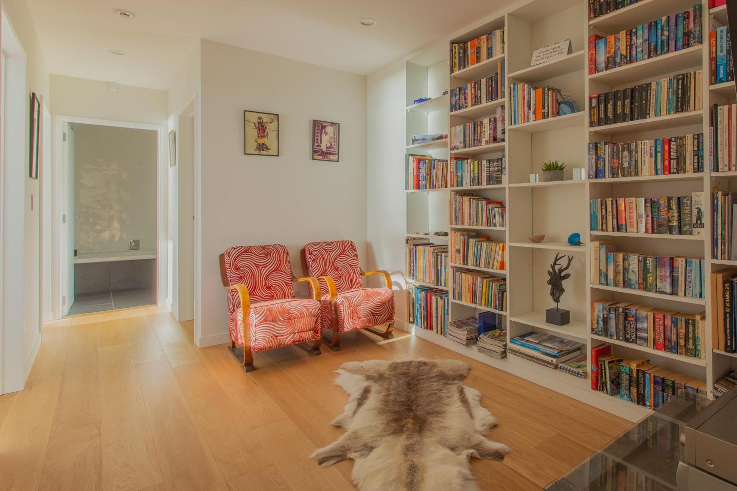 Beautiful Balmoral Hill Apartment view 2