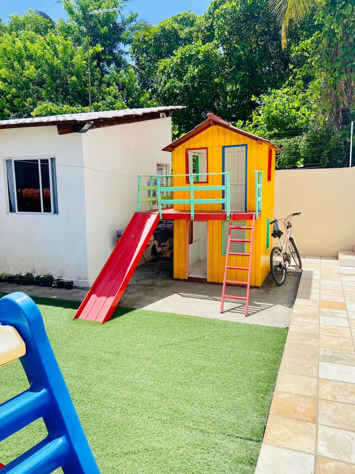 Apartamento encantador térreo em condomínio fechad