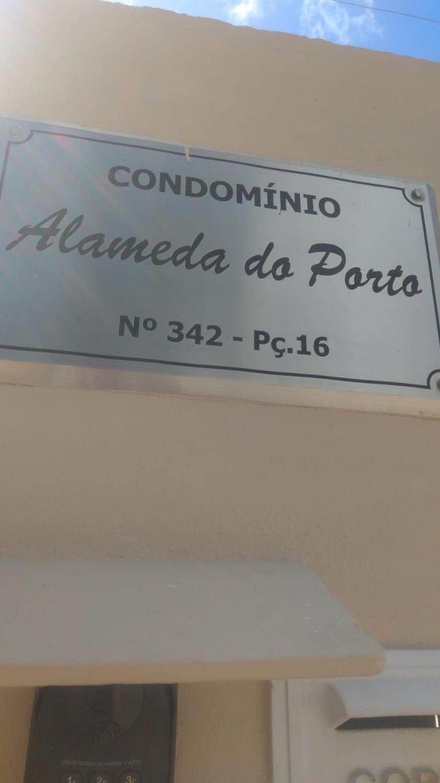 Apartamento encantador térreo em condomínio fechad