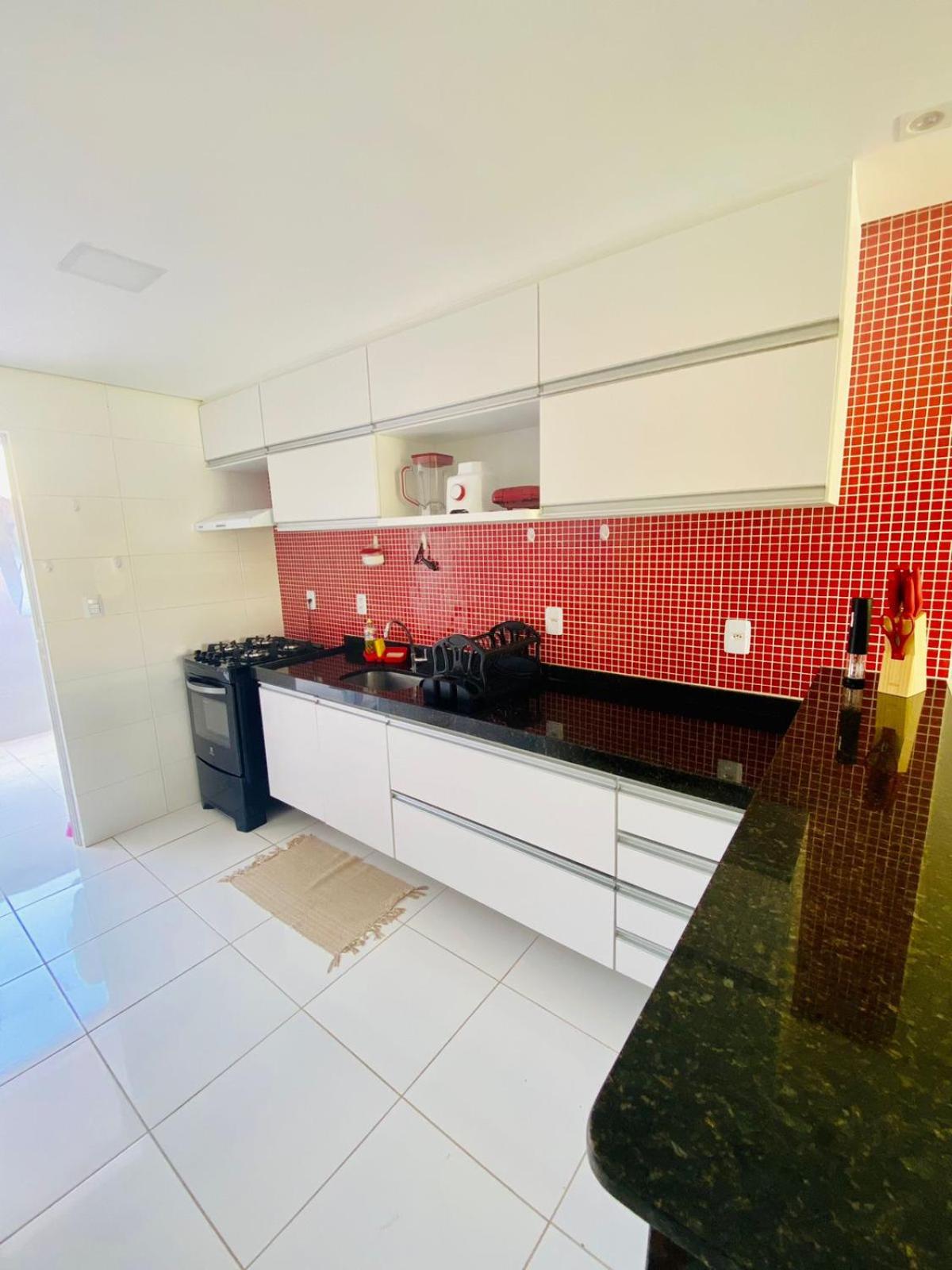 Apartamento encantador térreo em condomínio fechad
