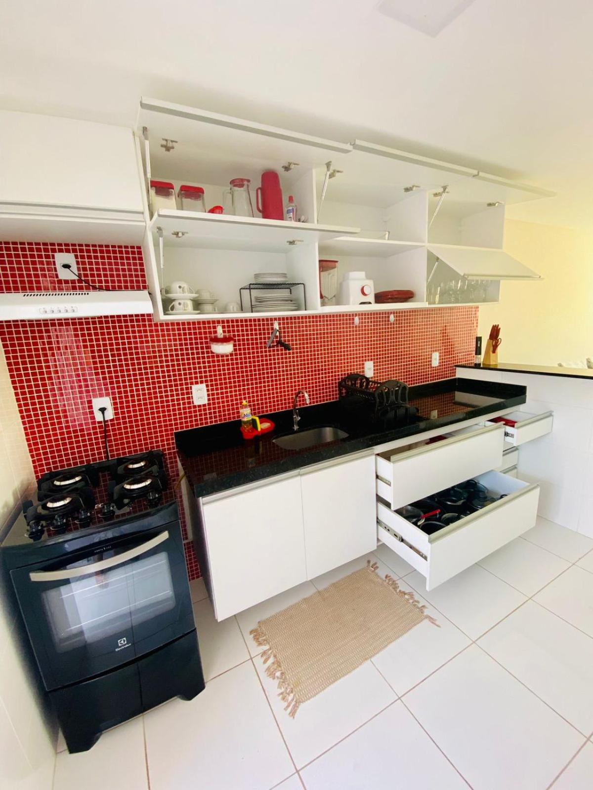 Apartamento encantador térreo em condomínio fechad