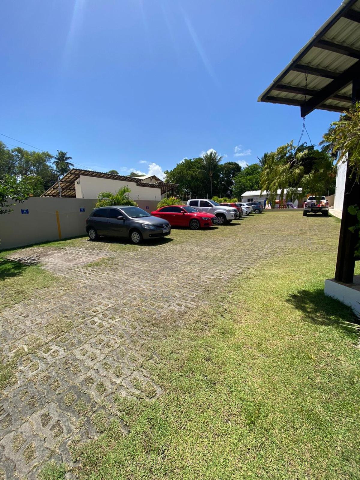 Apartamento encantador térreo em condomínio fechad