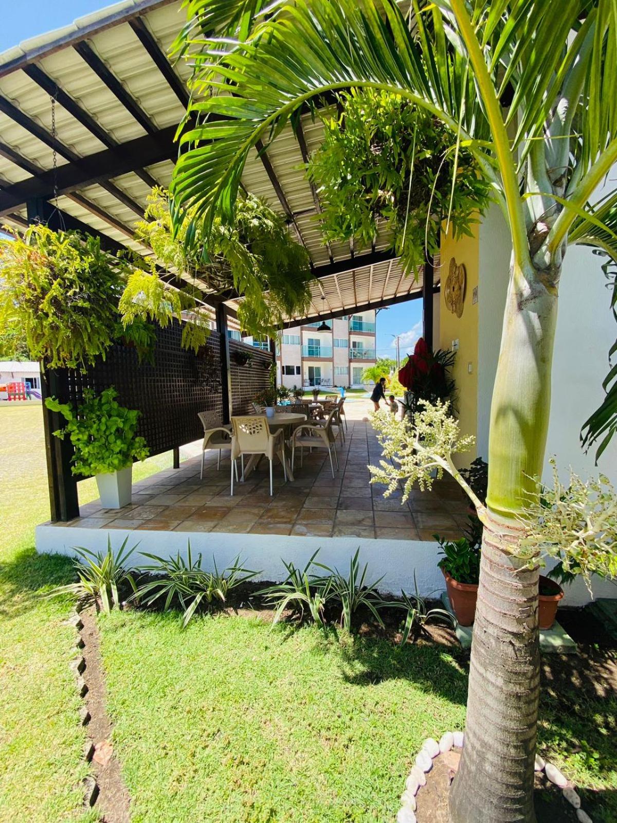 Apartamento encantador térreo em condomínio fechad