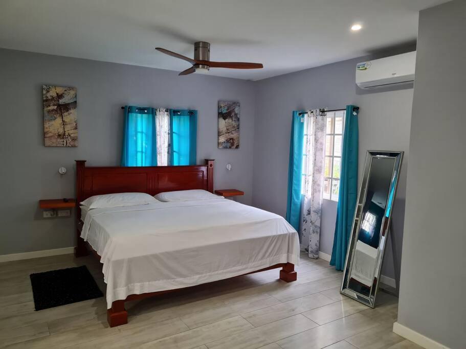 Coconut Creek Deluxe Suite view 3