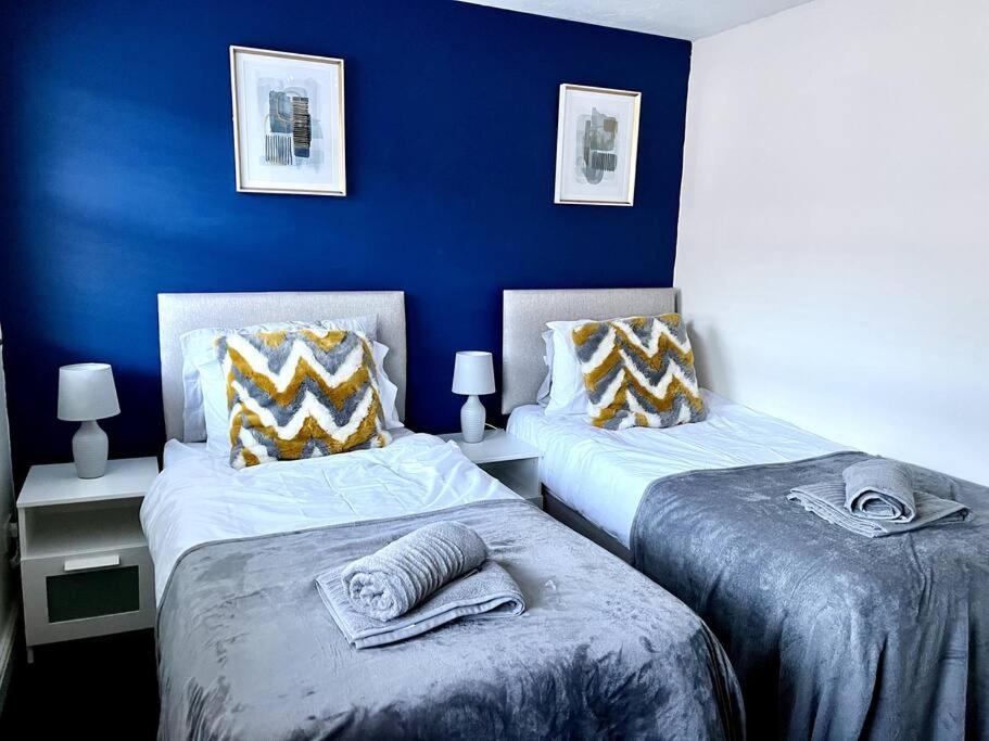 Central Semi - Detached Home with Private Parking! view 4
