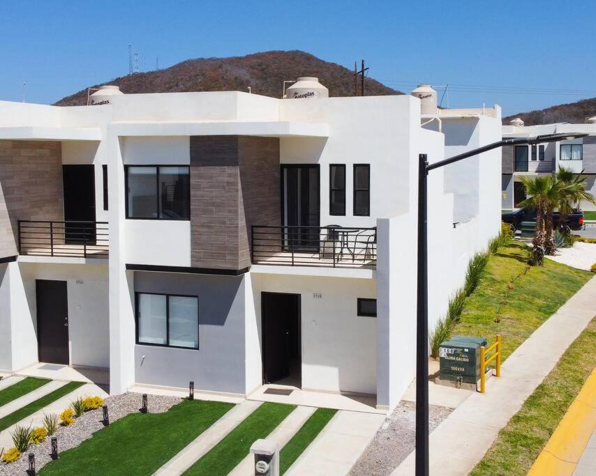 Hermosa y acogedora casa en comunidad privada view 2