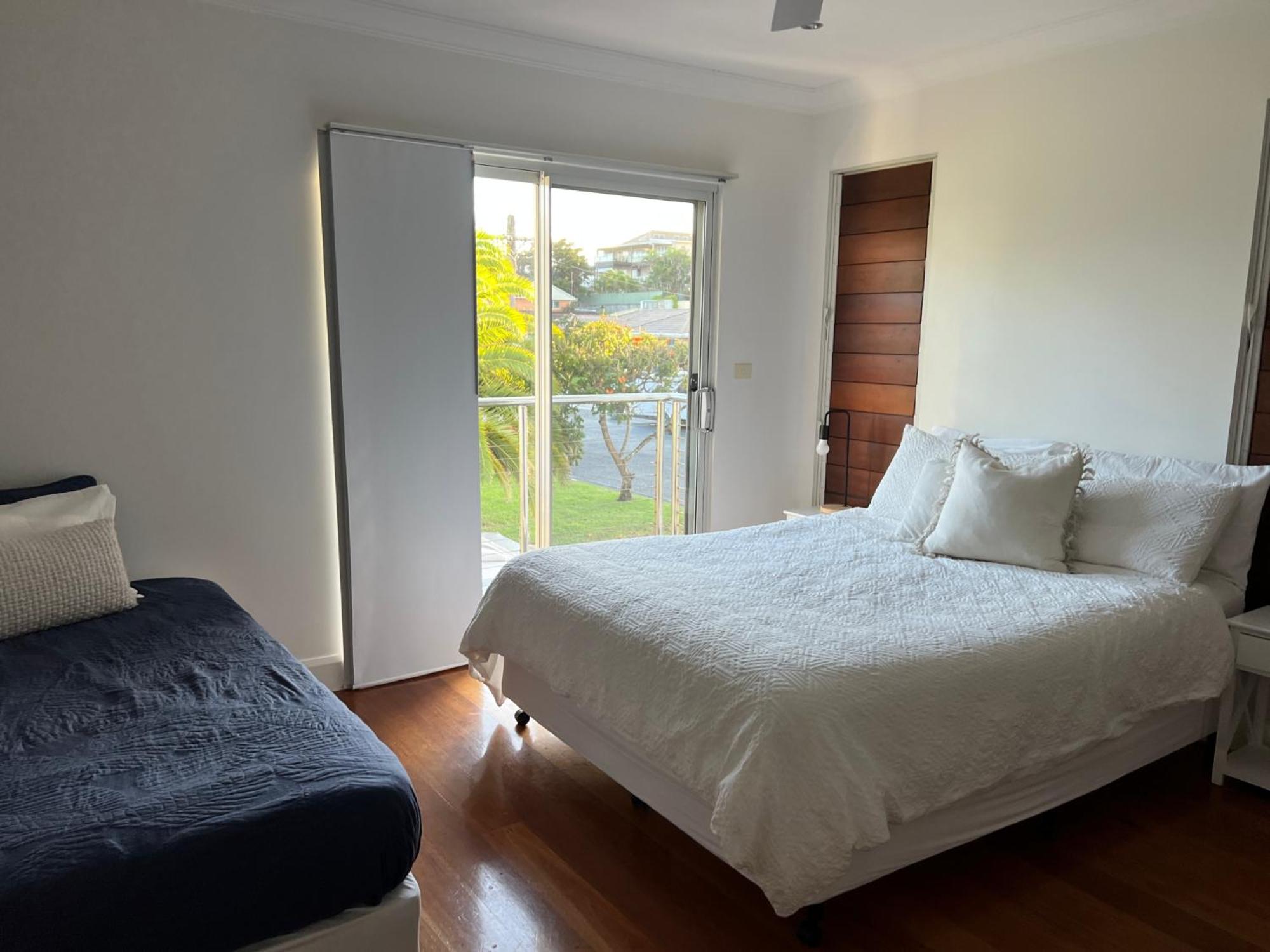 The Vibe Beach House - direct beach access, spa
