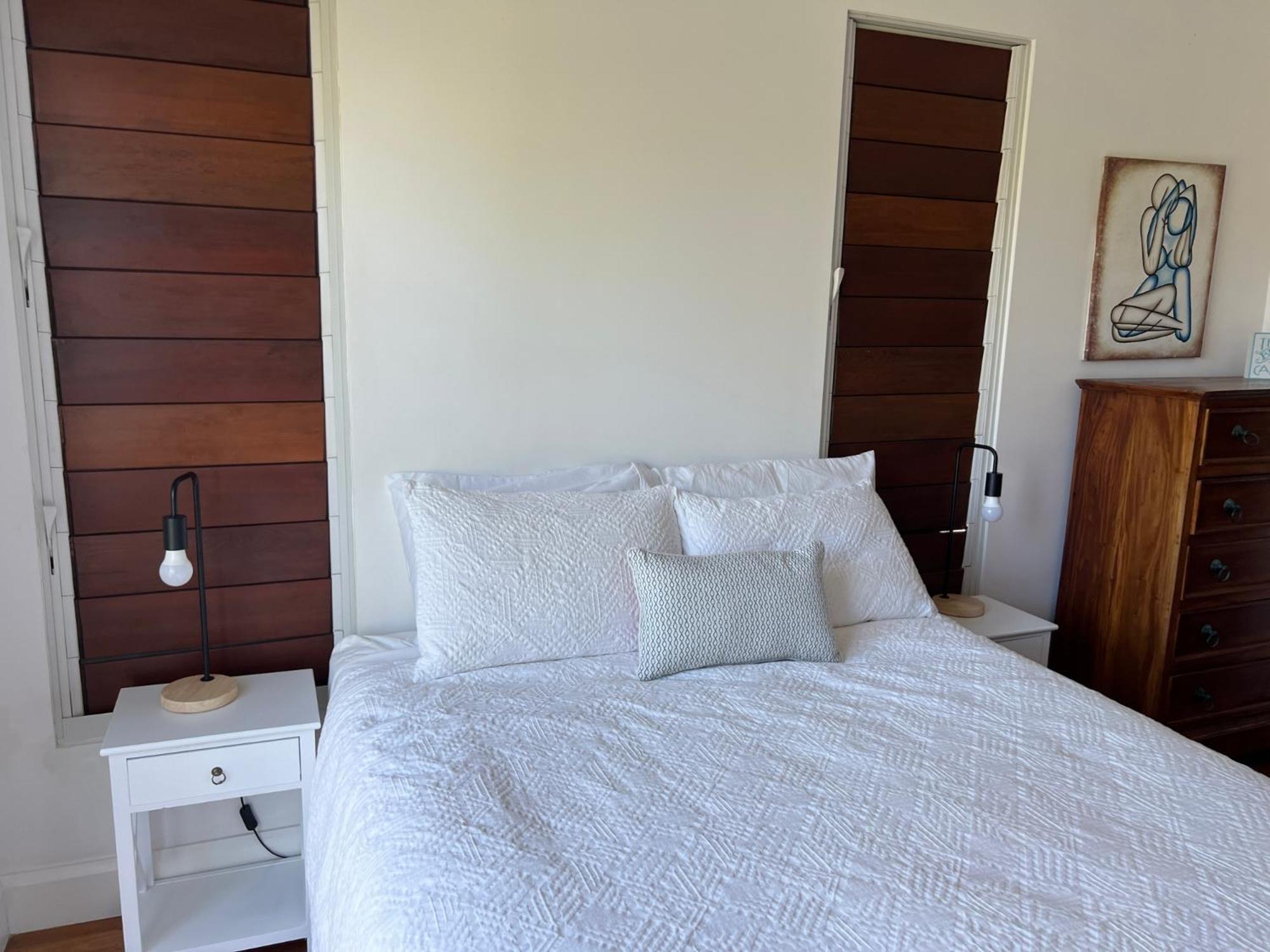 The Vibe Beach House - direct beach access, spa
