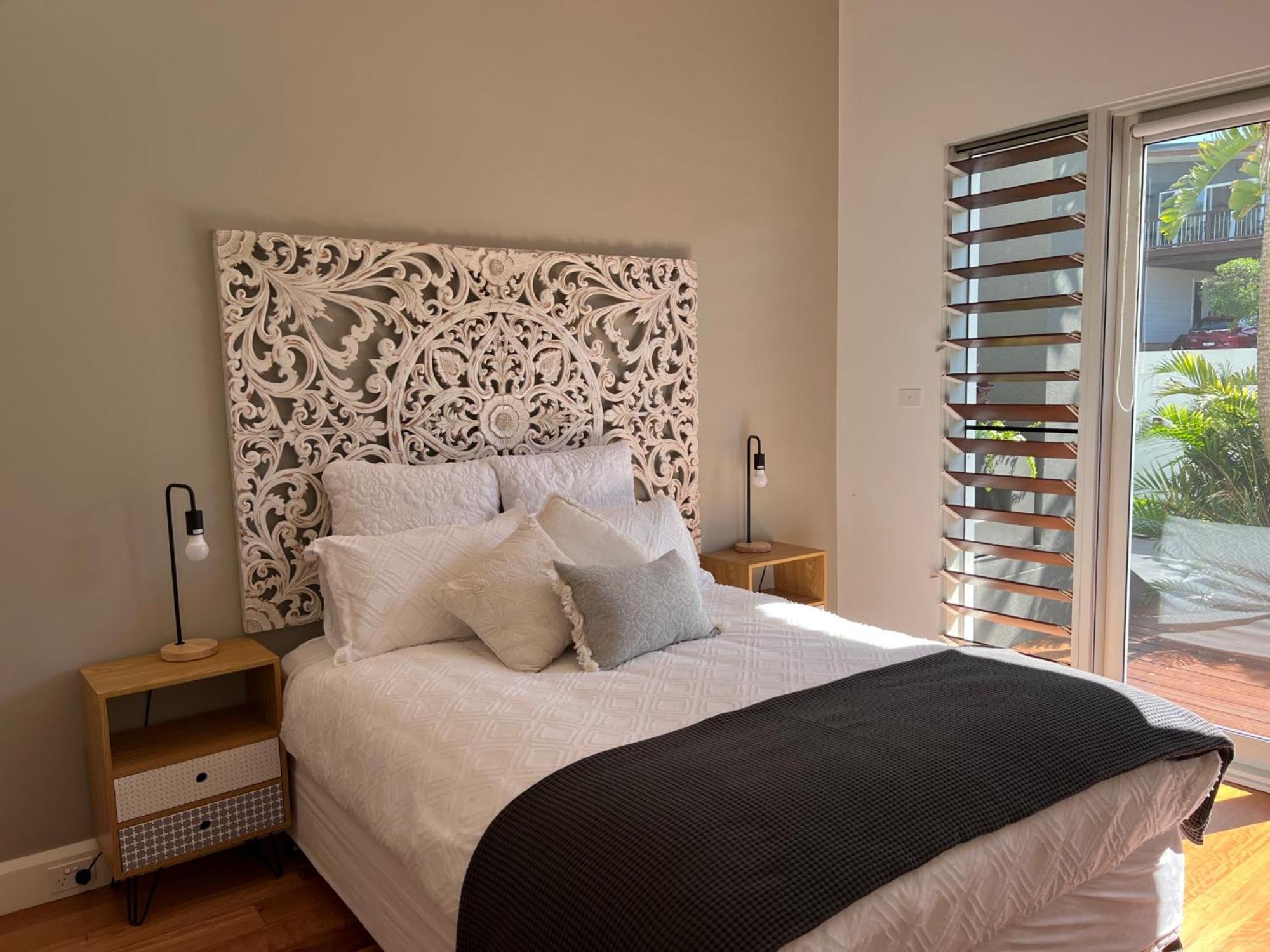 The Vibe Beach House - direct beach access, spa
