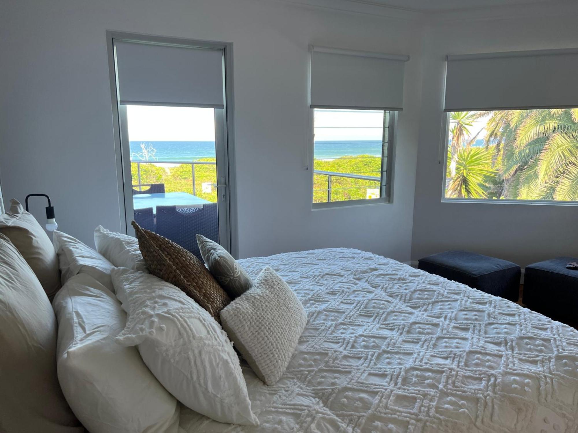 The Vibe Beach House - direct beach access, spa