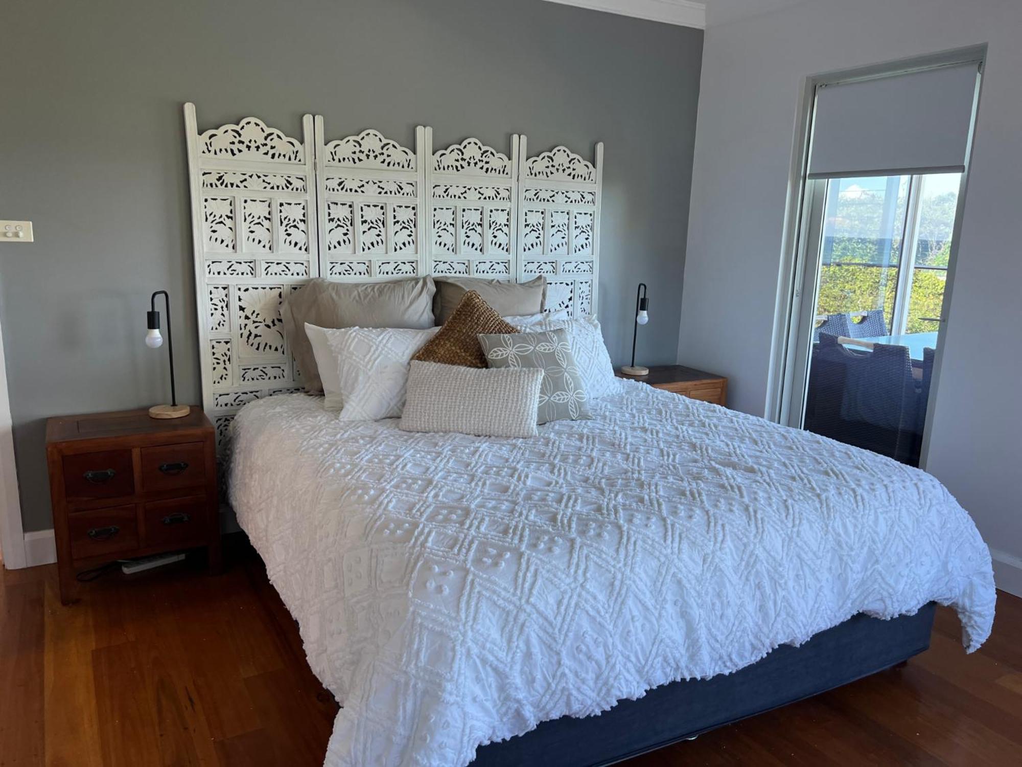 The Vibe Beach House - direct beach access, spa