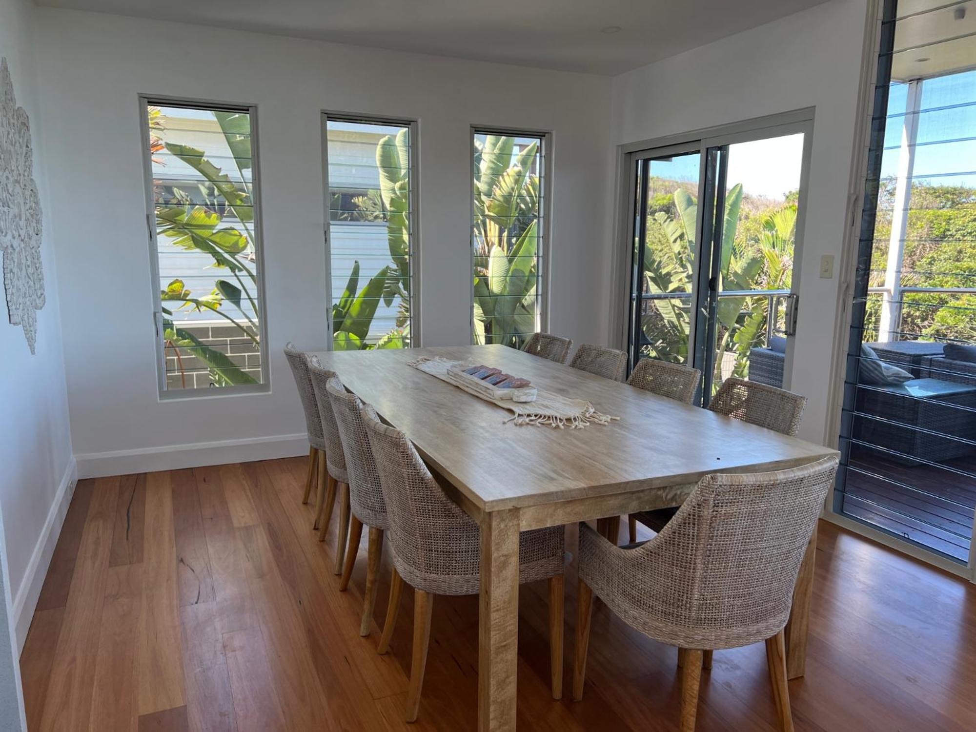 The Vibe Beach House - direct beach access, spa