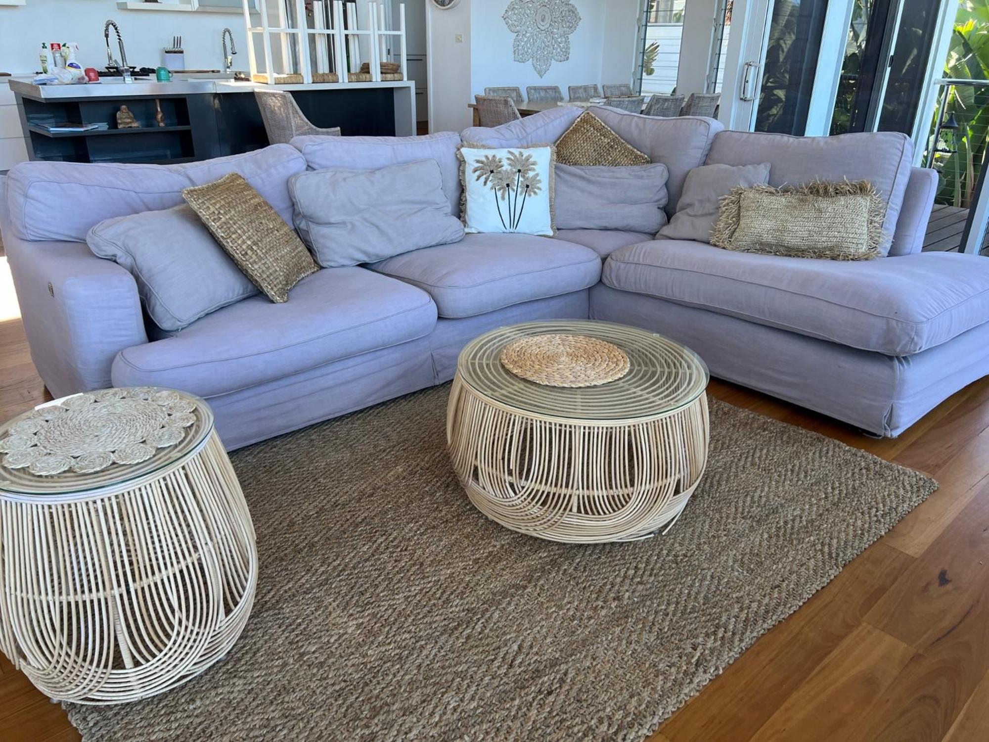 The Vibe Beach House - direct beach access, spa