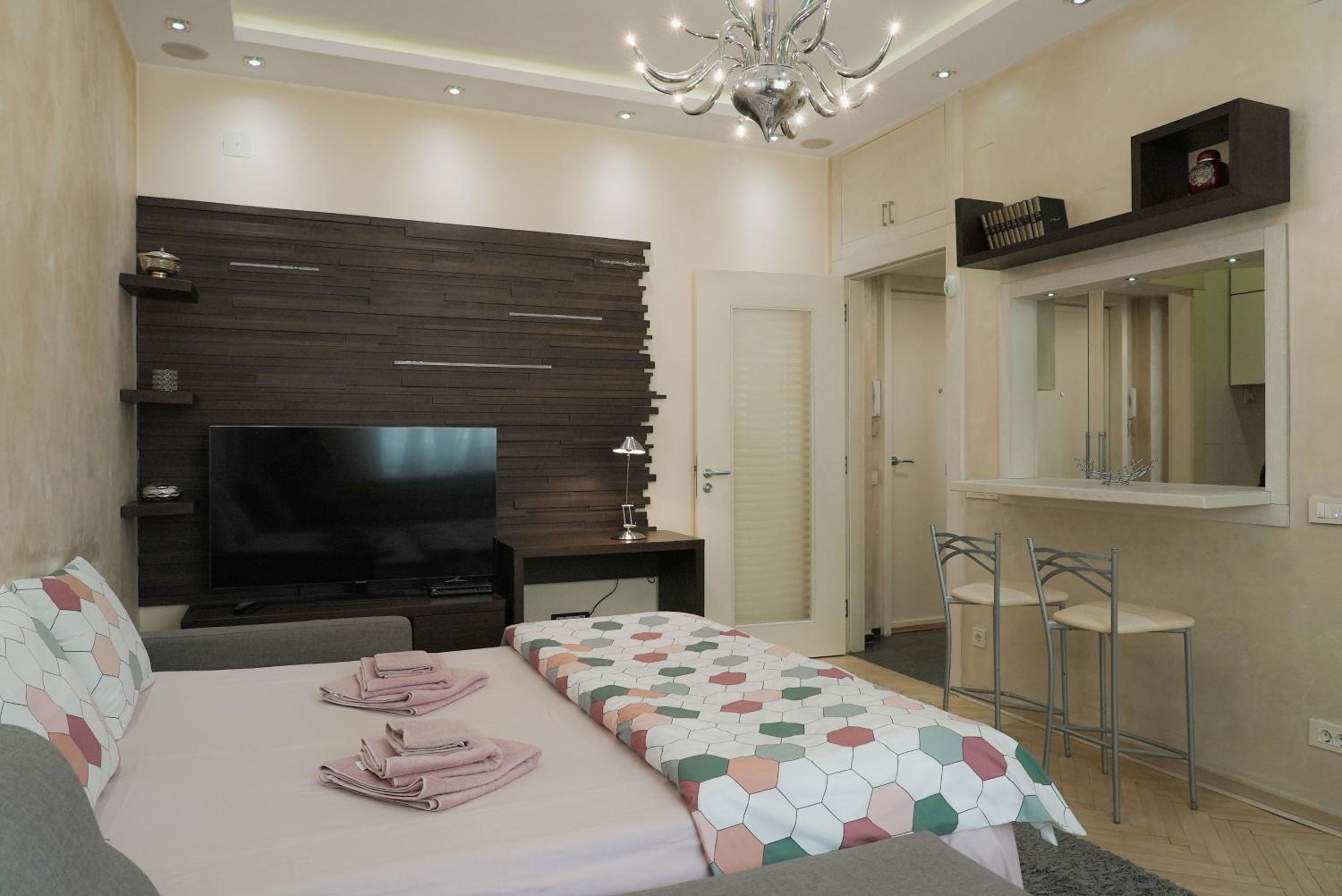 Home Center Apartment