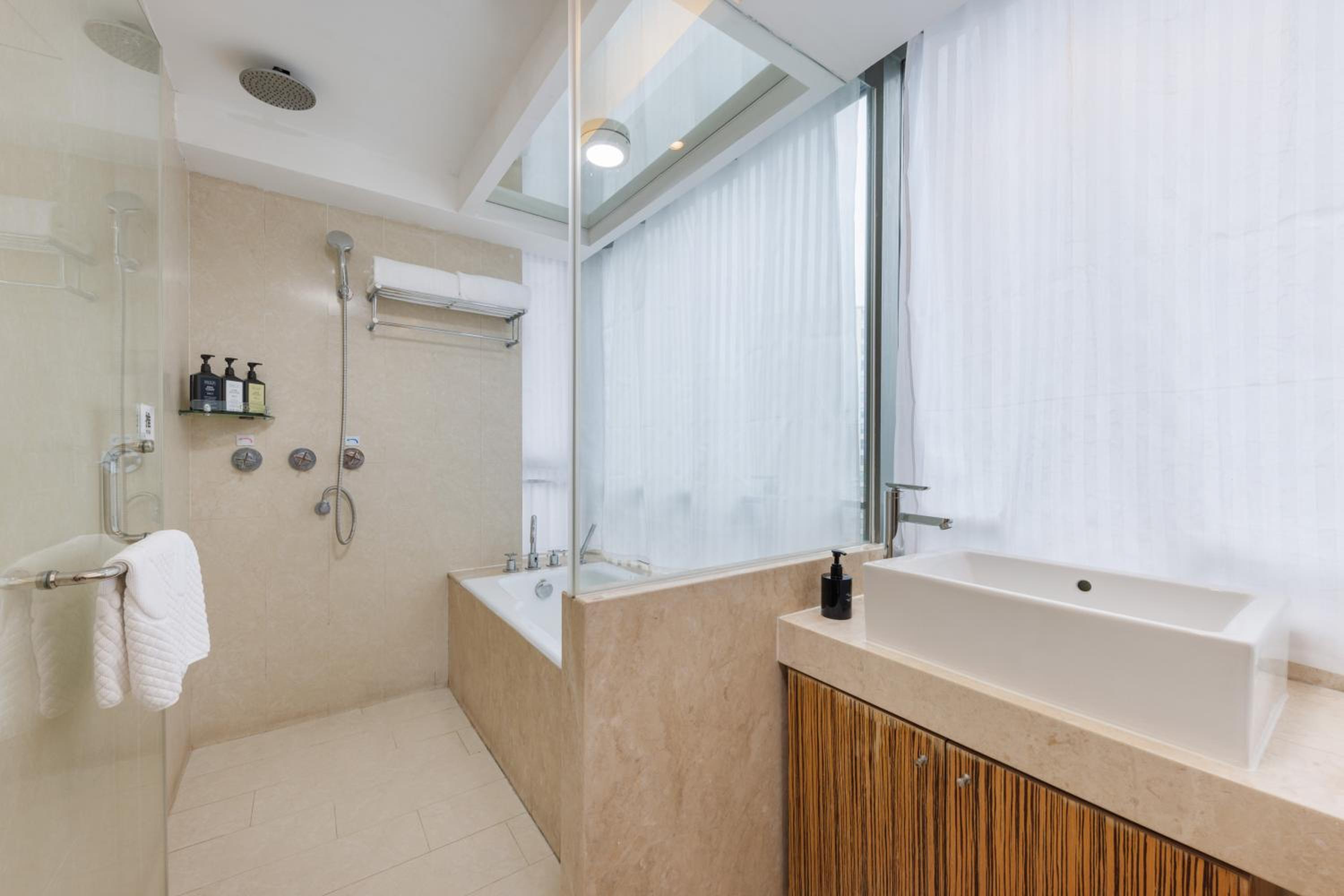Sunflower Hotel &Residence, Futian Port Branch