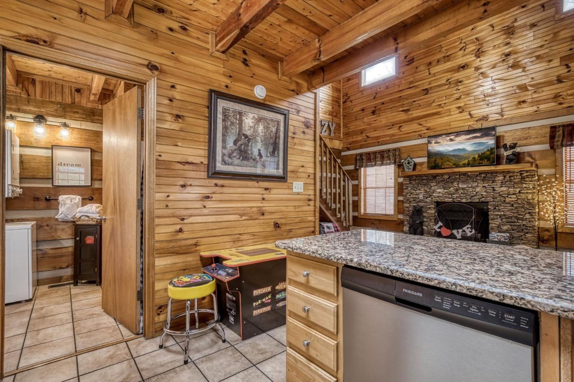 ER18 - The Lazy Bear View - Great location - Close to town! cabin view 5