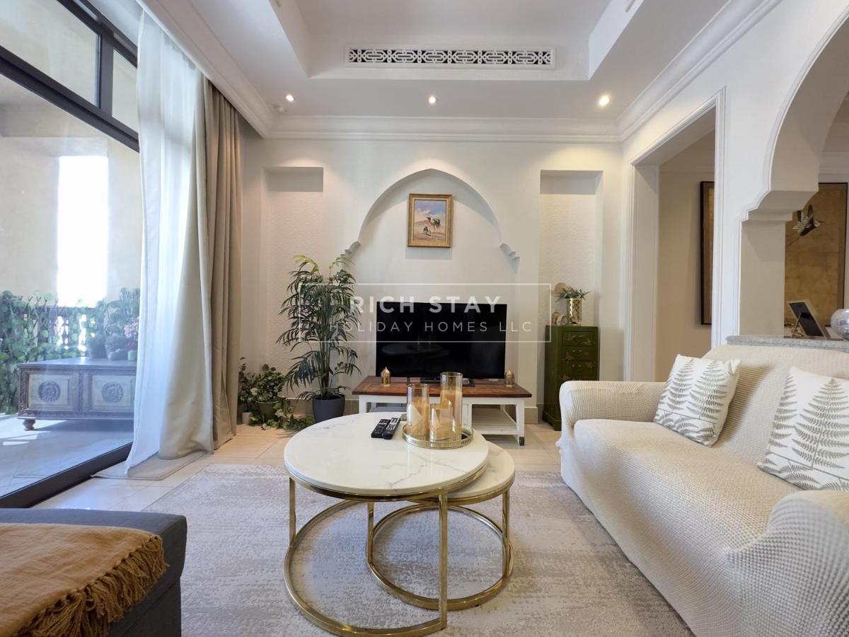 Sensational 1BR apartment in Tajer, Souk Al-Bahar