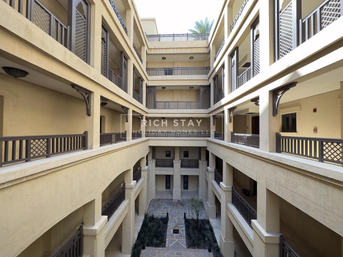 Sensational 1BR apartment in Tajer, Souk Al-Bahar