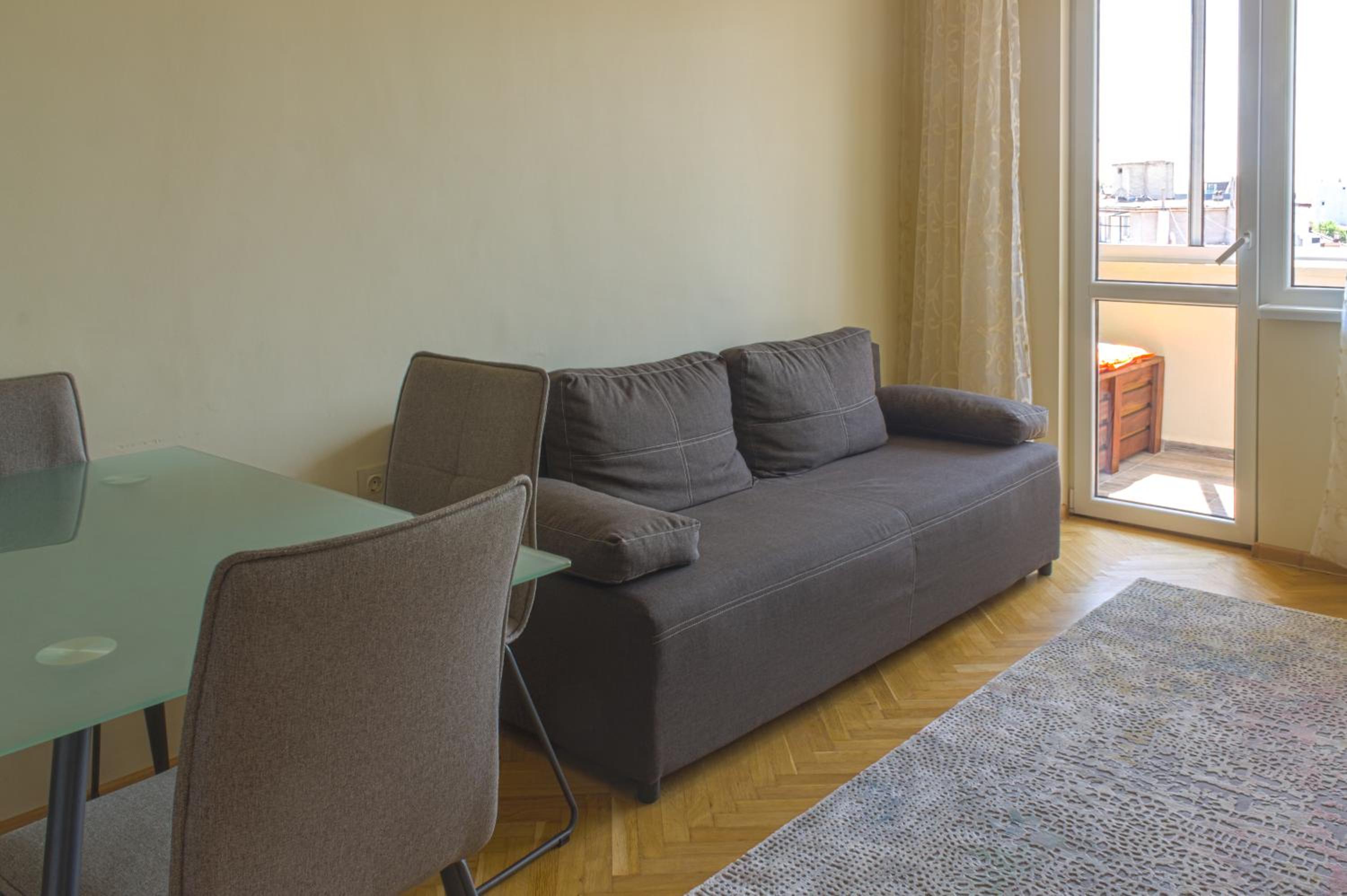 Central train station Flat with port view