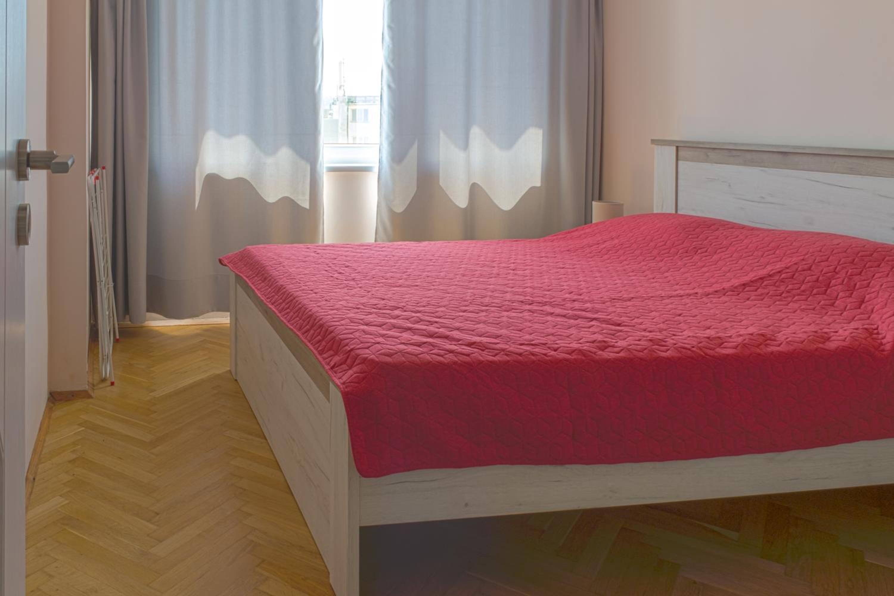 Central train station Flat with port view