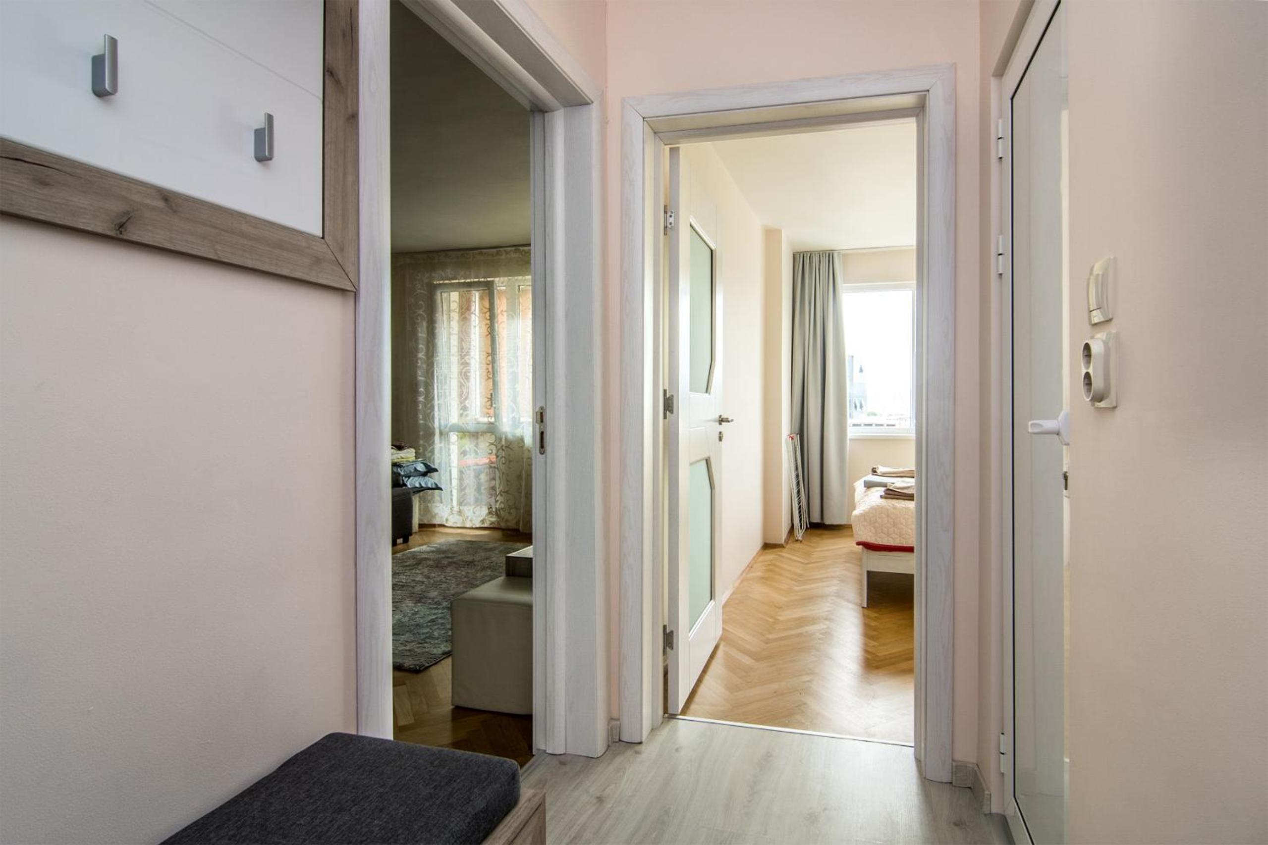 Central train station Flat with port view
