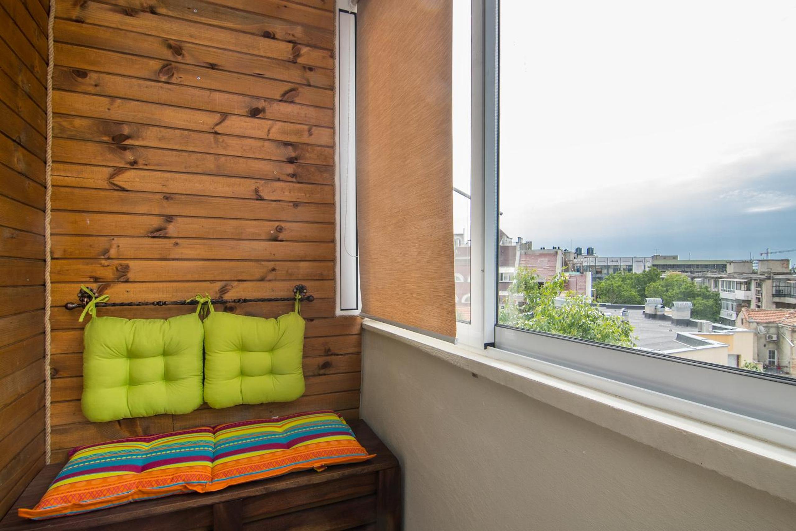 Central train station Flat with port view