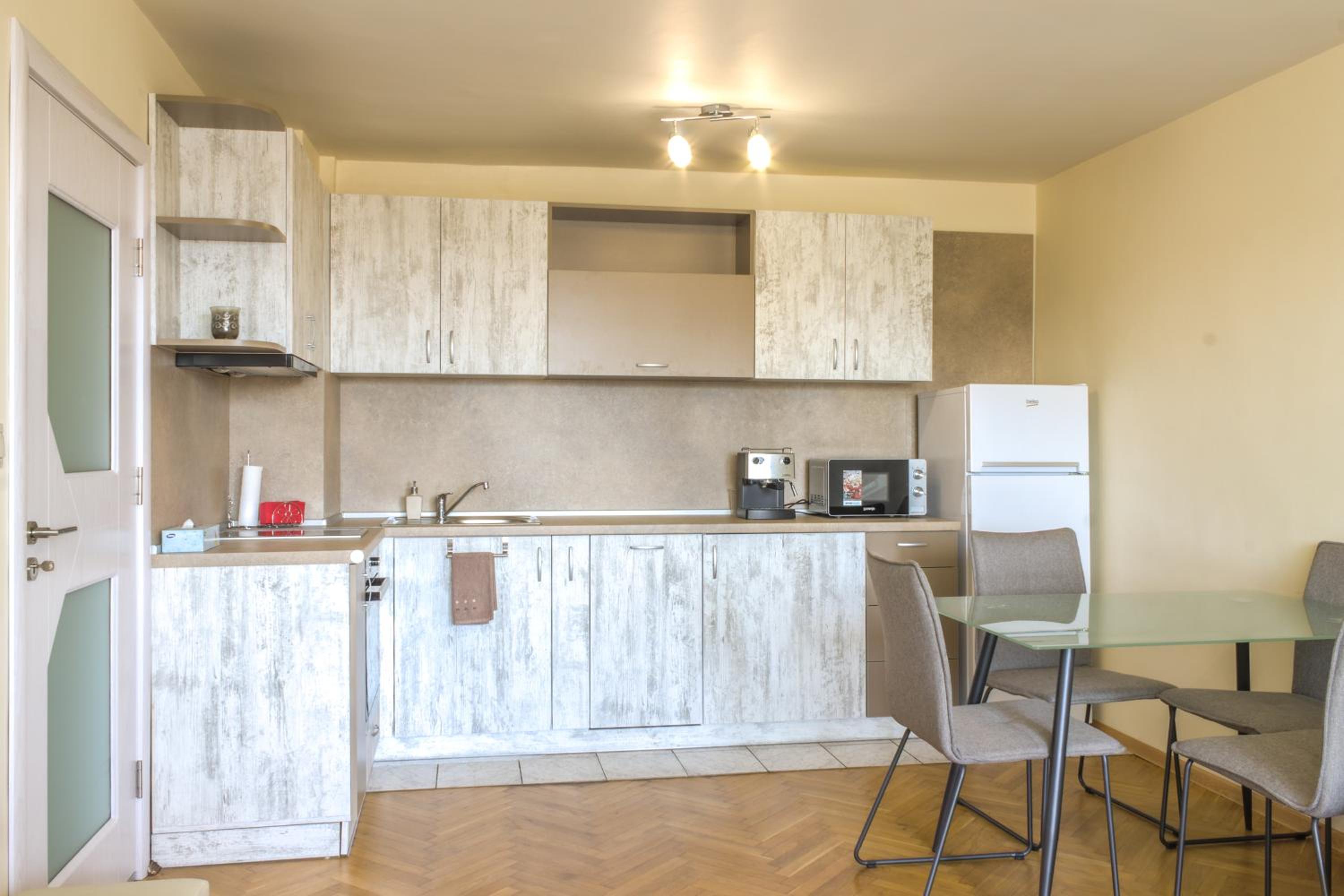 Central train station Flat with port view