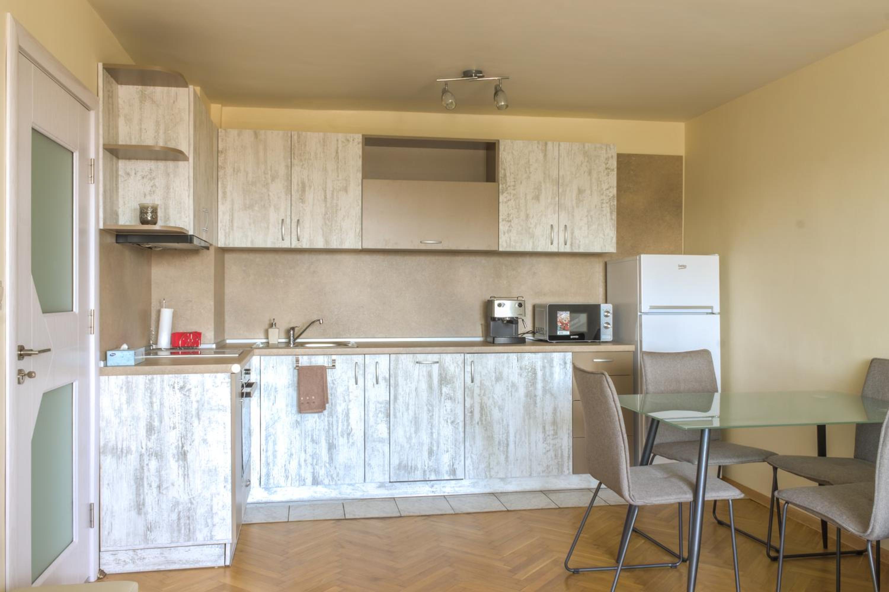 Central train station Flat with port view