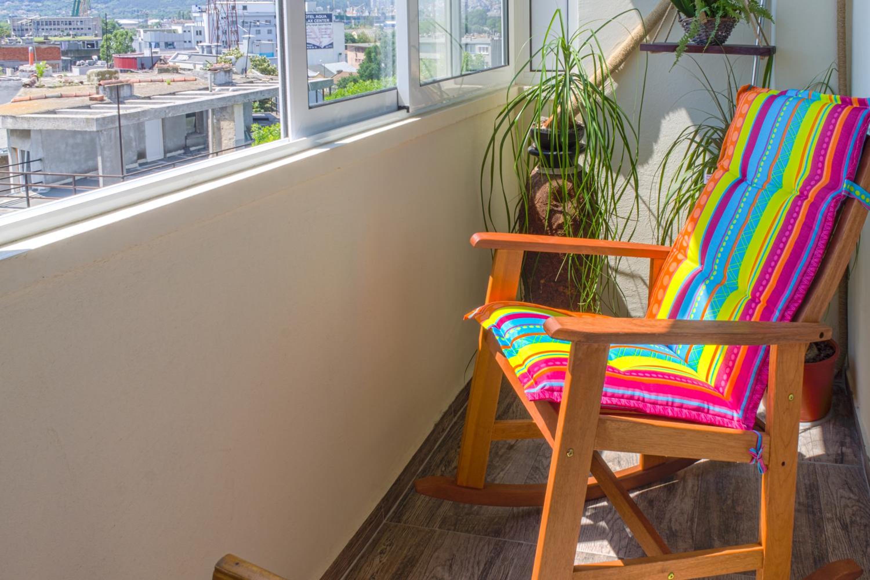 Central train station Flat with port view