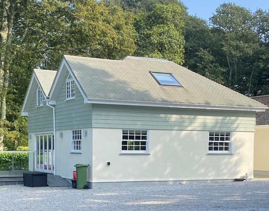 Hotel Luxury retreat with hot tub & wood burner - Mylor - Image 1