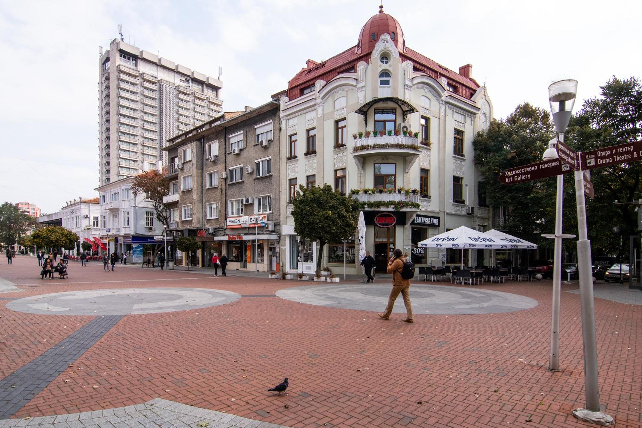 Top location in center and paid parking