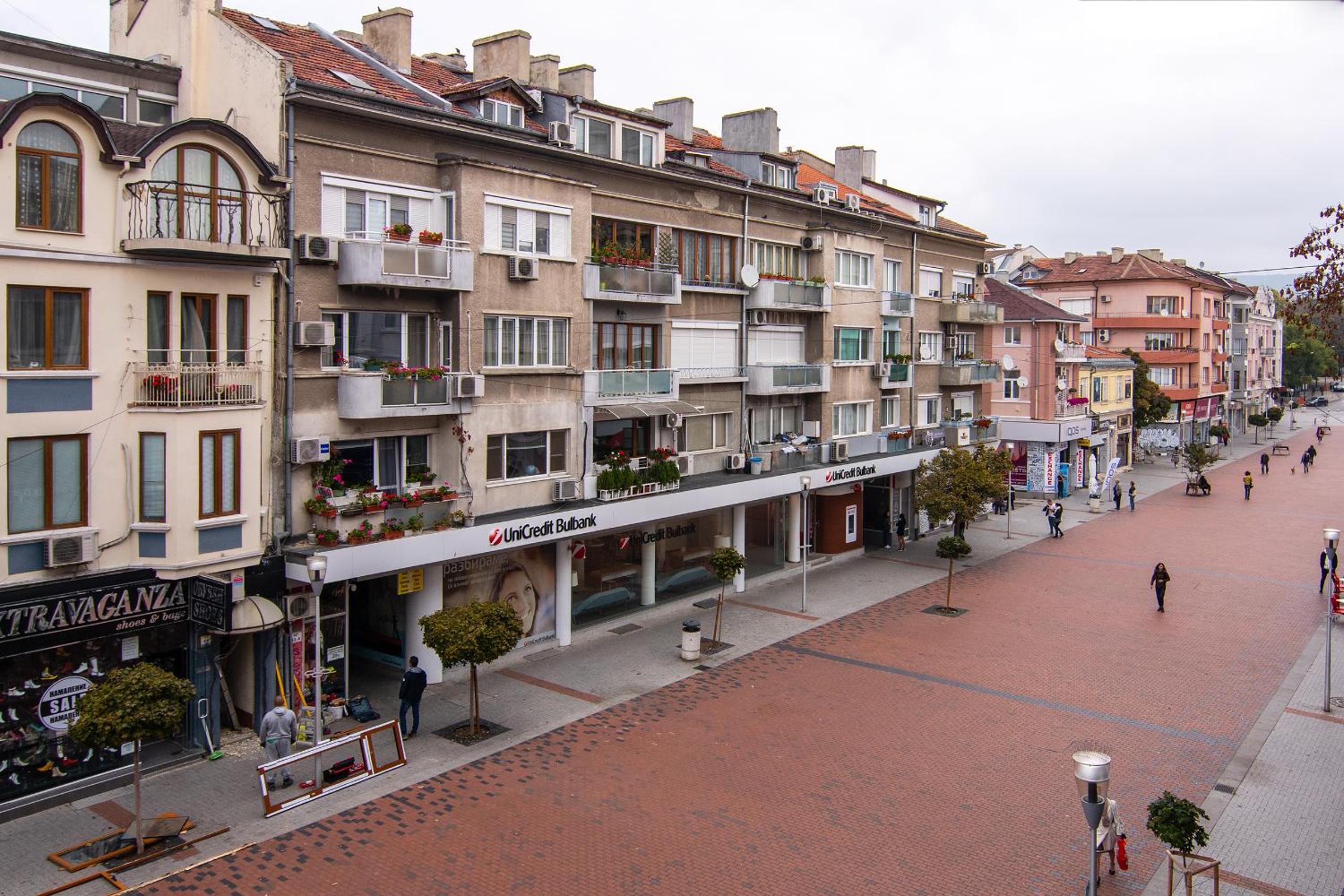 Top location in center and paid parking
