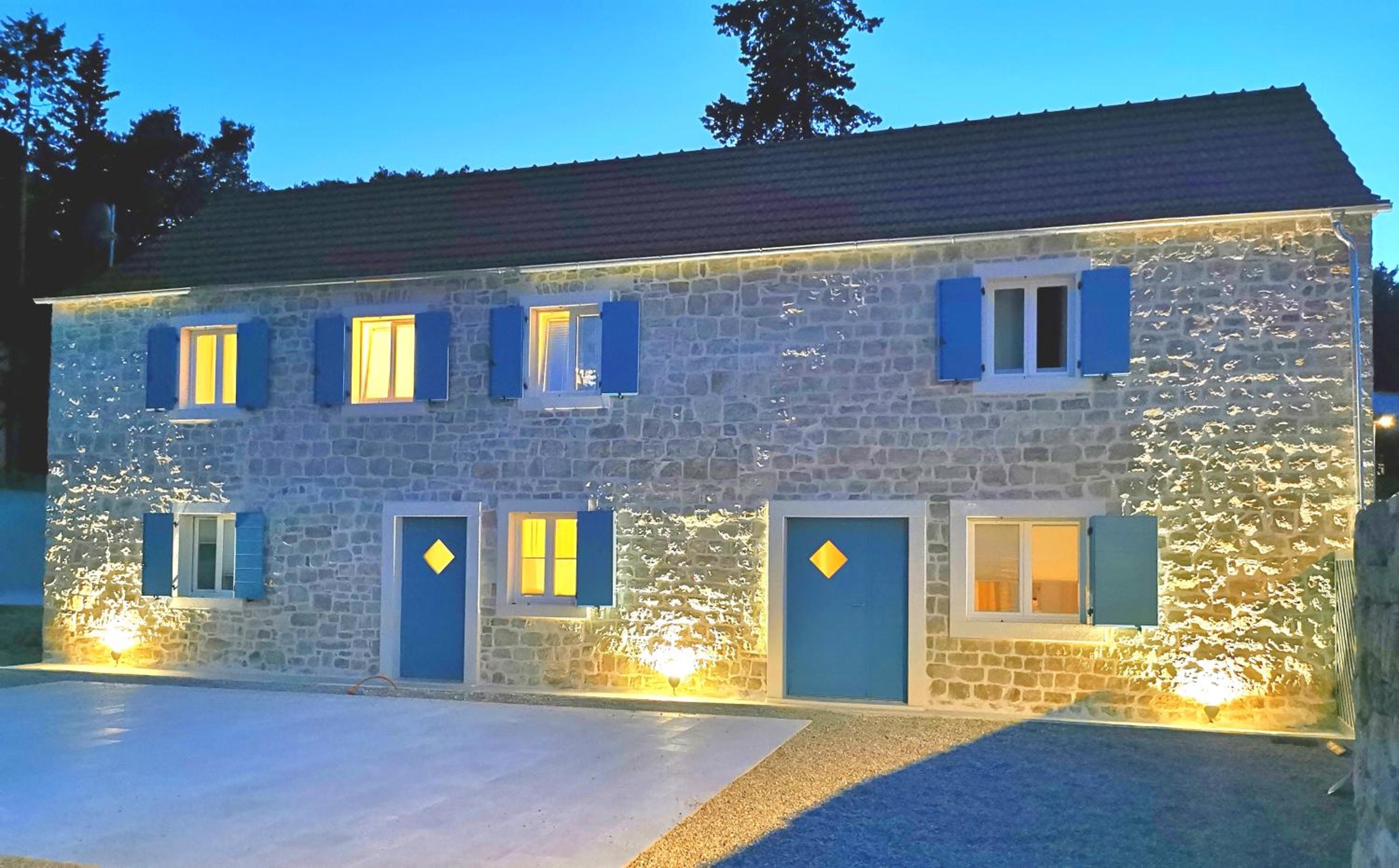 EST Villa DIOCLETIAN on Solta - luxurious villa, beachfront, private pool, outdoor BBQ, large terrace and garden, free parking - Wonderful privacy view 2