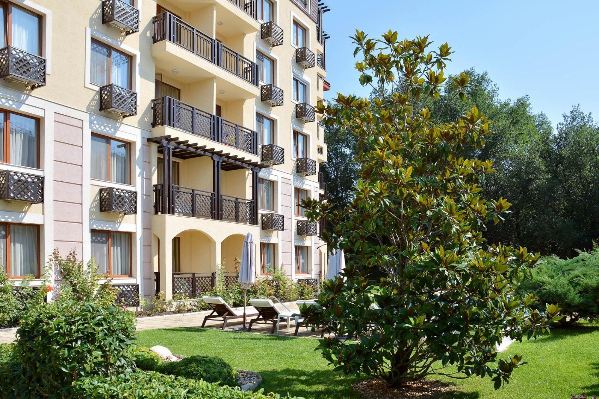Studio on Maxi complex with parking