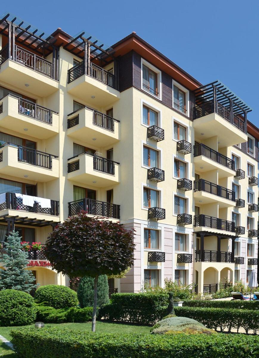 Studio on Maxi complex with parking