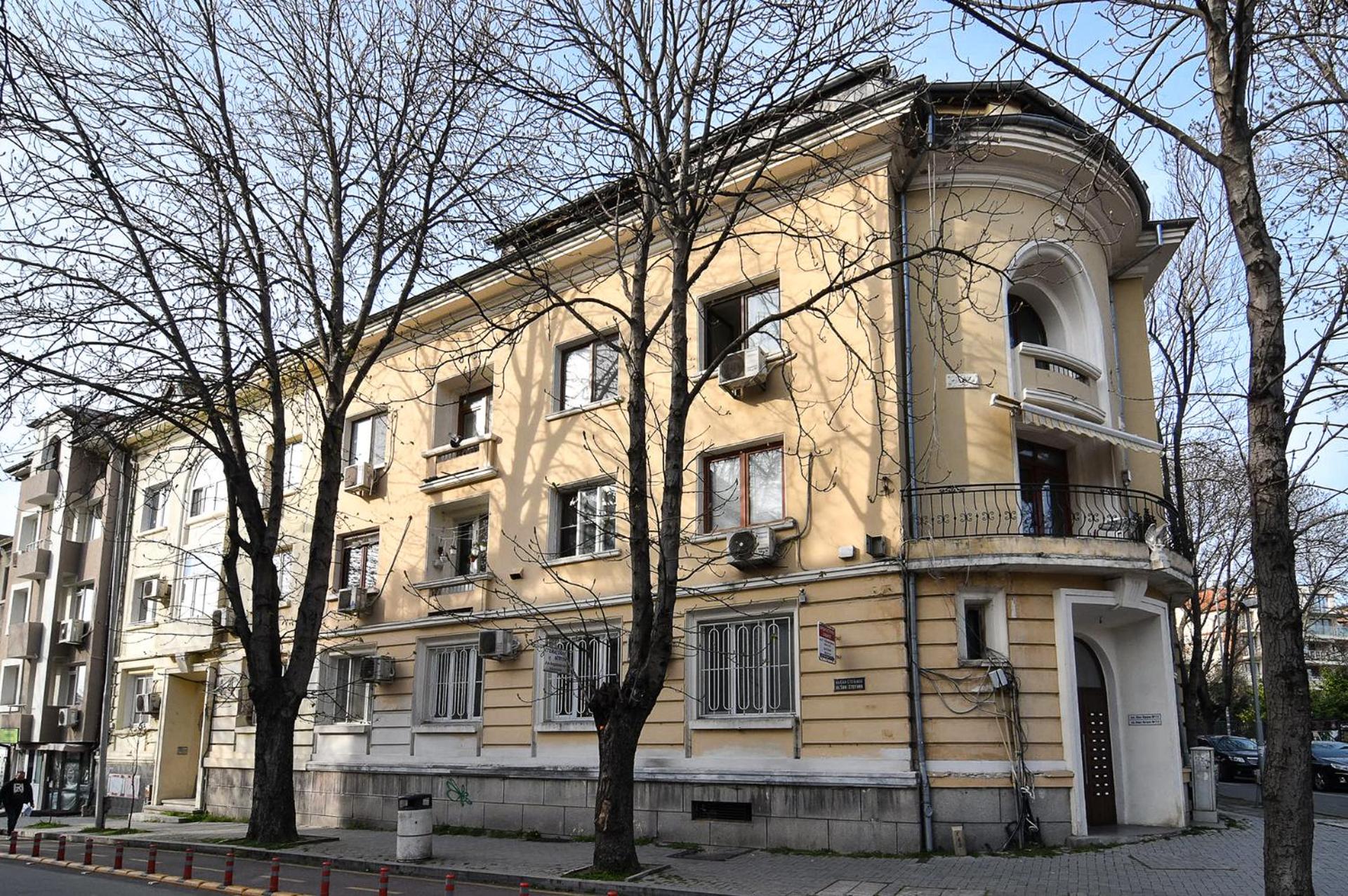 Budget studio in Varna center unde roof