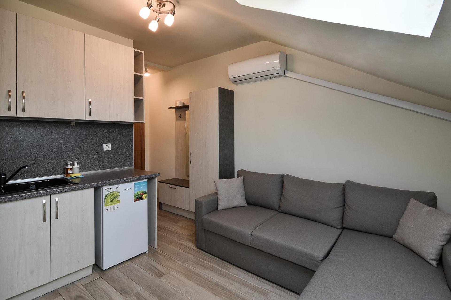 Budget studio in Varna center unde roof