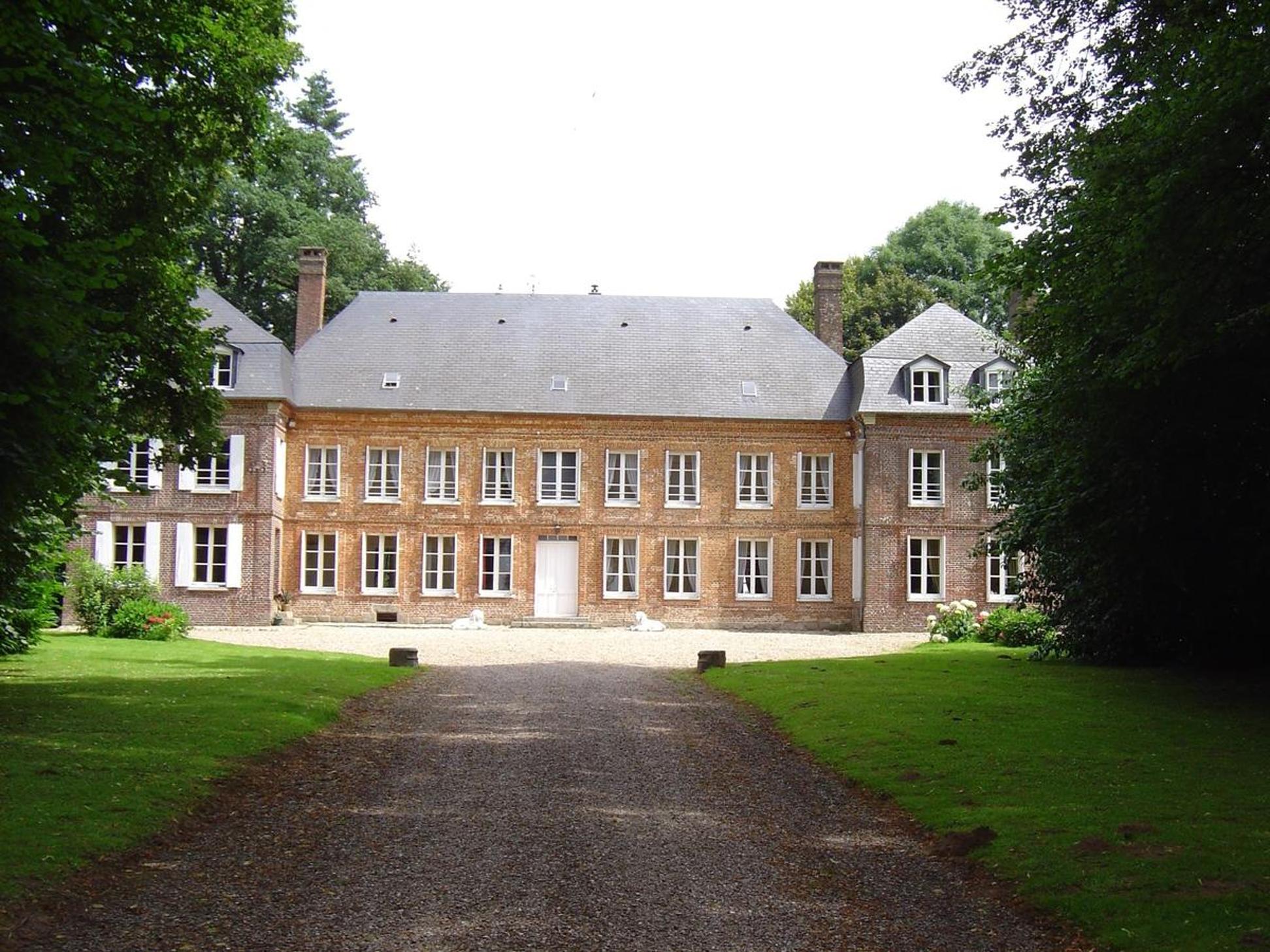Chateau De Grosfy view 4