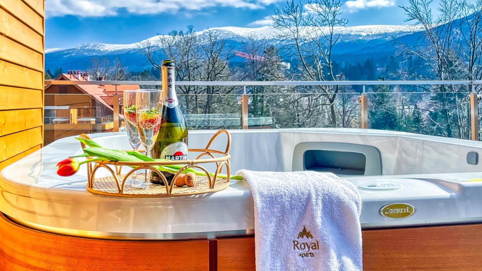Apartamenty z basenem i saunami STONE HILL RESORT VIP Centrum by Royal Aparts