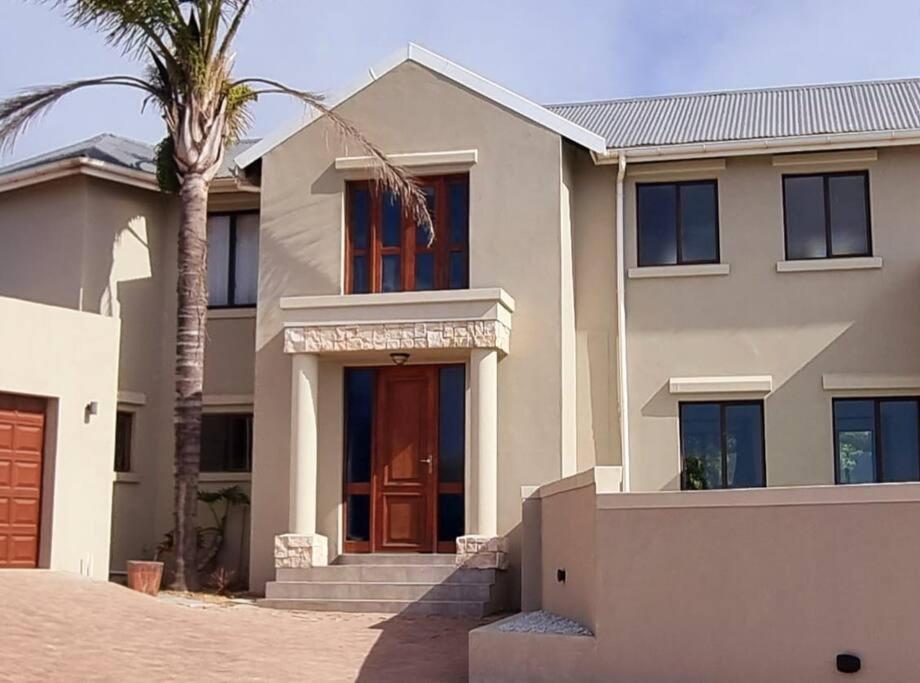 Zoete Inval - 3 Bedroom Self Catering Home. view 2
