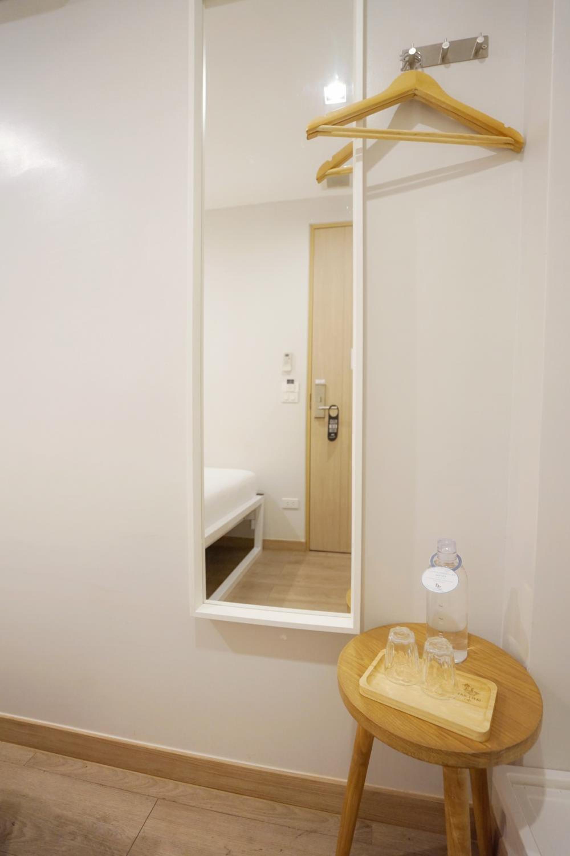 YAKTHAI POSHTEL
