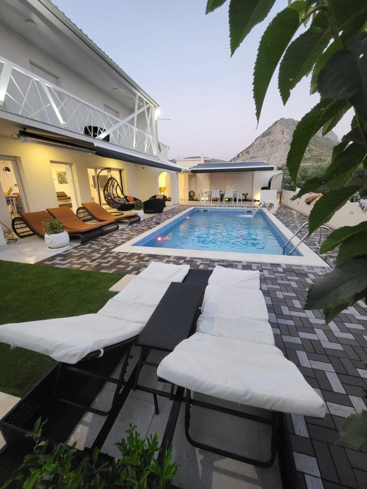 Villa Irresistible