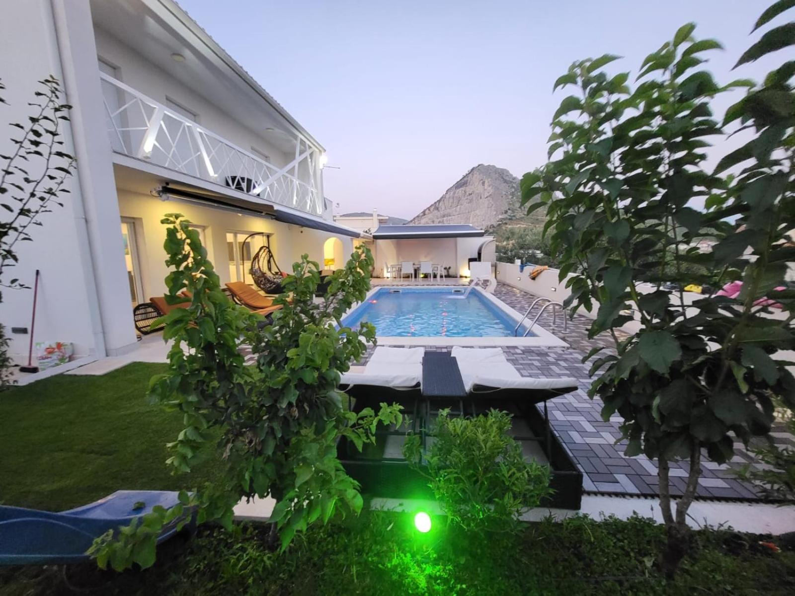 Villa Irresistible