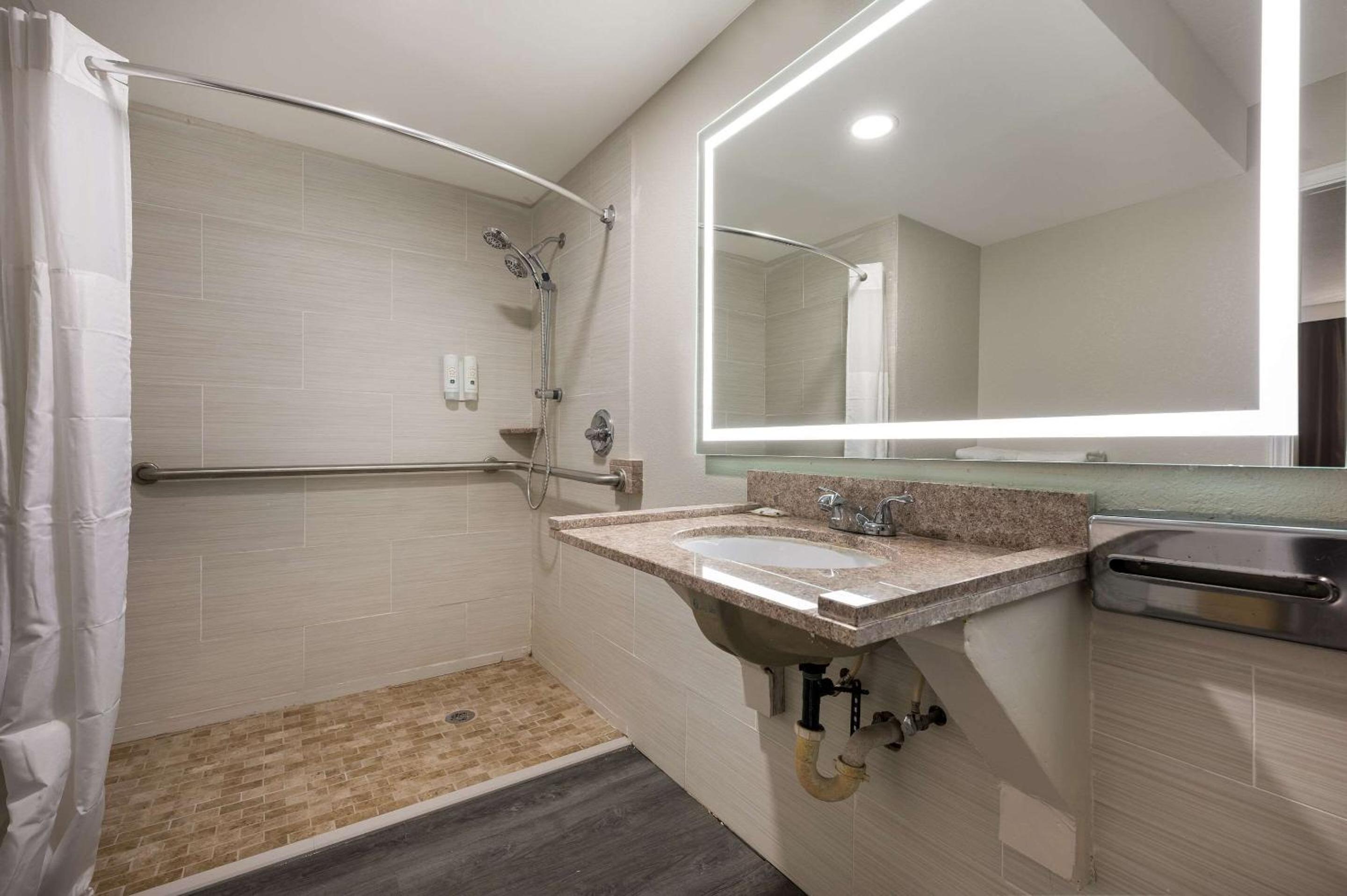 Gadsden Vacations - Quality Inn Gadsden - Attalla - Property Image 34