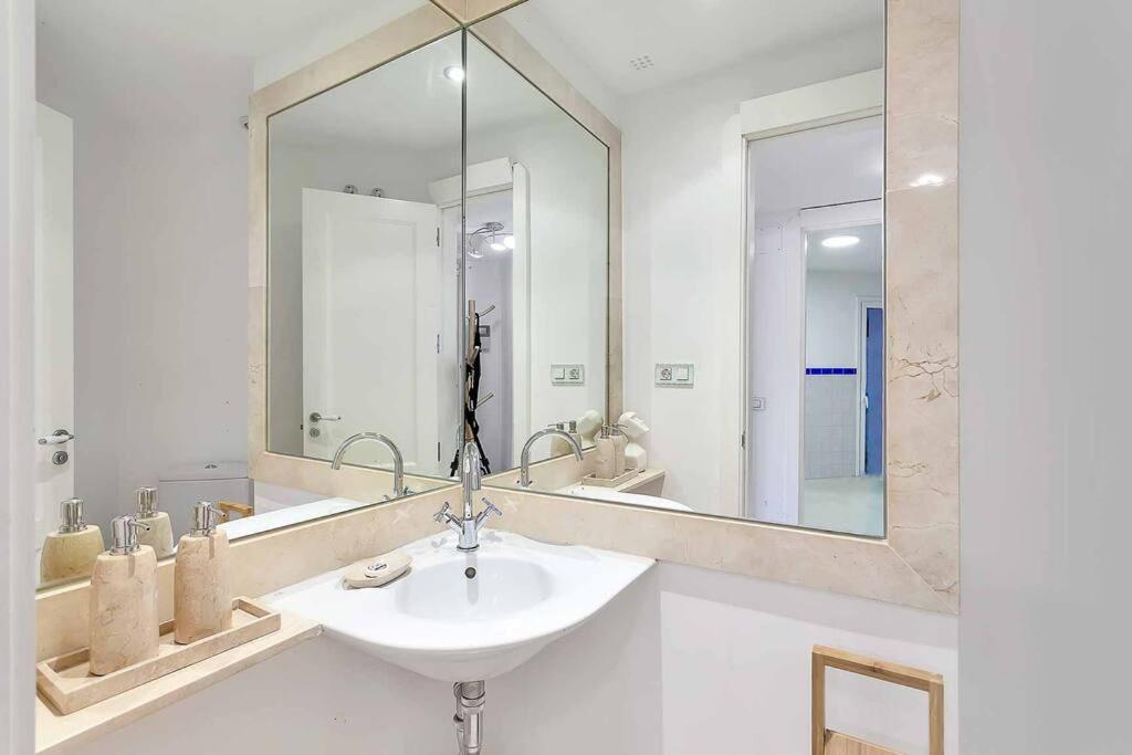YOLO Spaces - Sotogrande Marina Luxury Apartment view 2