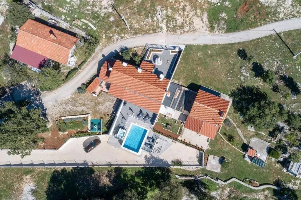 Villa LULU with heated pool, sauna & hot tub view 4