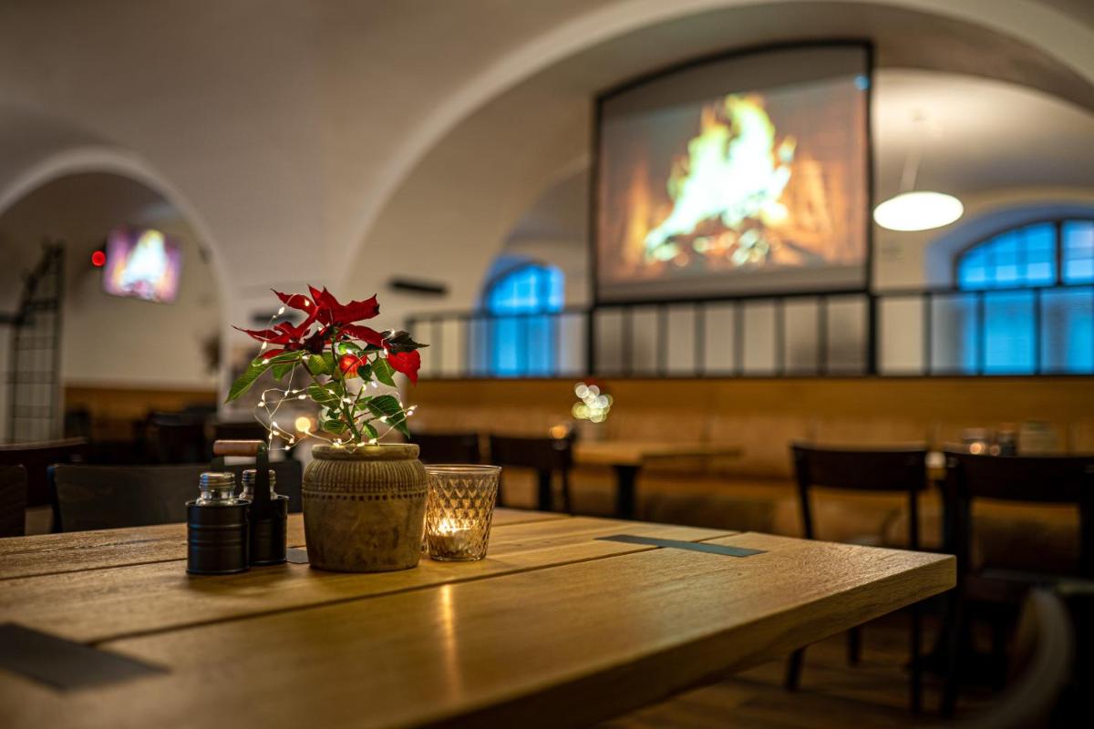 restaurant